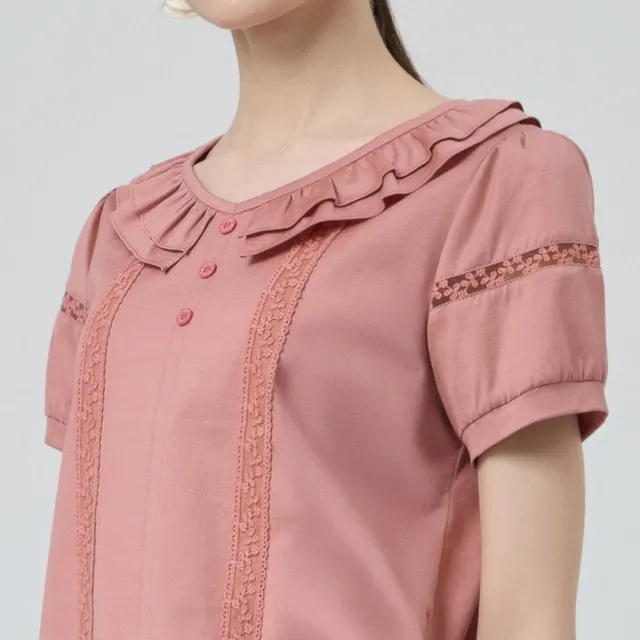 【ILEY 伊蕾】蕾絲裝飾帶造型絲光棉上衣(粉；M-2L；1252161215)