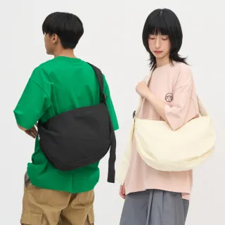 【plain-me】寬帶防潑水輕量半月包 PLN3056(防水包 男女包 側背包 斜背包 大容量包)