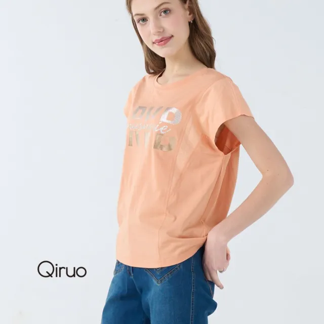 【Qiruo 奇若名品】光滑棉質 胸前亮粉英文小包袖粉橘色上衣7015A