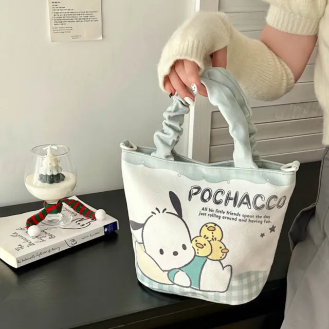 【SANRIO 三麗鷗】雙11 三麗鷗2用皺褶水桶包手提斜背包(酷洛米/美樂蒂/大耳狗//凱蒂貓/帕恰狗)