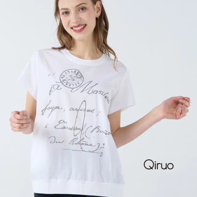 【Qiruo 奇若名品】小圓領 下擺縮口 胸前英文郵標白色棉質上衣3238A