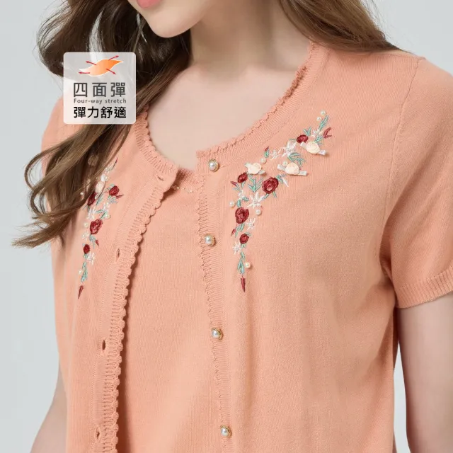 【ILEY 伊蕾】珍珠釦花卉刺繡棉質針織上衣(粉；M-2L；1251455408)