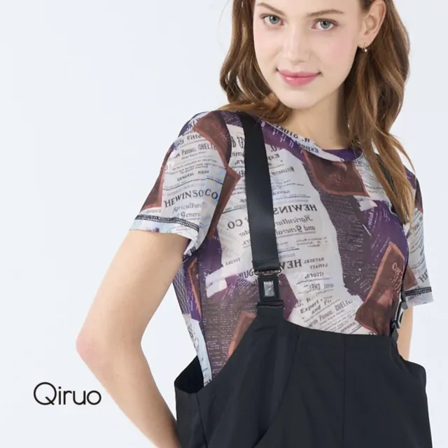 【Qiruo 奇若名品】裸紗質 英文報紙圖文造型短袖紫色上衣7071A