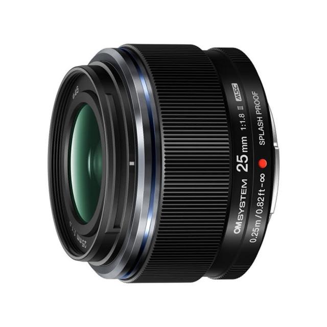 OLYMPUS 奧林巴斯 M.ZUIKO DIGITAL 25mm F/1.8 II 廣角定焦鏡頭，屬MZUIKO系列，專為M4/3系統設計，重量輕巧0g~200g，提供出色光圈表現與清晰成像。OM SYSTEM元佑公司貨，上網註冊享12+6個月保固（總計18個月），來源可靠，詳細保固請參考官網 http://www.yuanyu.tw，原廠服務專線02-87515055。完美適合微四三相機使用者，追求高品質廣角拍攝。