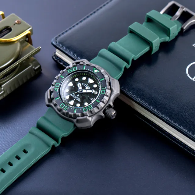 【CITIZEN 星辰】PROMASTER 潛水悍將光動能橡膠潛水腕錶/綠x灰框(BN0228-06W)