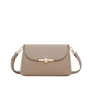 【KINAZ】三層澎澎柔軟皮革精緻轉釦掀蓋斜背包-椰糖栗-澳式丹波麵包系列