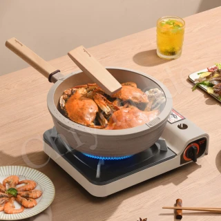 【Taste Plus】悅味元麥 瑞士科技 陶土內外不沾鍋 平底炒鍋 24cm IH爐可用鍋(贈瀝水鍋蓋+木鏟)