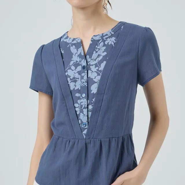 【ILEY 伊蕾】層次印花拼接純棉上衣(深藍；M-XL；1252071029)