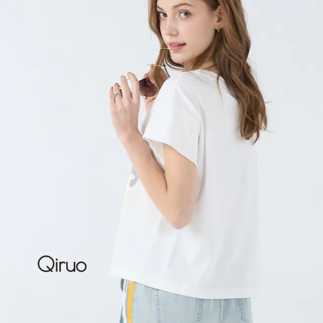 【Qiruo 奇若名品】彈性棉質圓領胸前大英文字白色上衣7036A