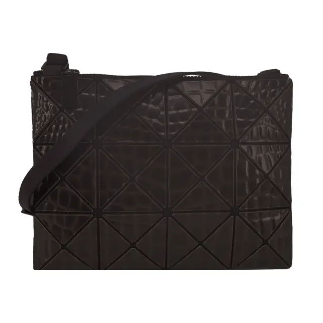 【ISSEY MIYAKE 三宅一生】KAIJU 3X4壓紋斜背包(黑)
