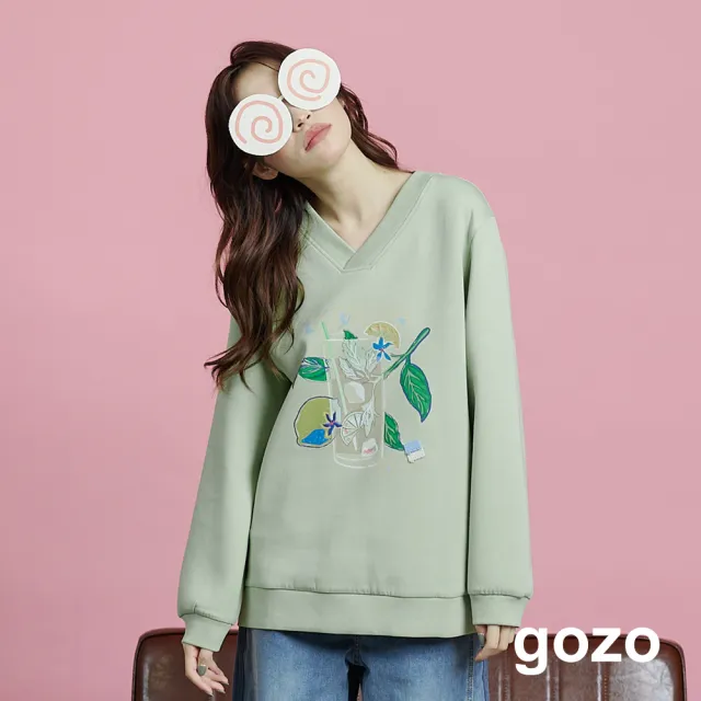 【gozo】檸檬酒顯瘦V領印花大學T(兩色)