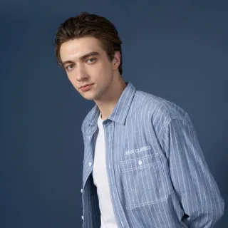 【GIORDANO 佐丹奴】男裝口袋長袖襯衫 Blue Classics系列(70 藍白條紋)