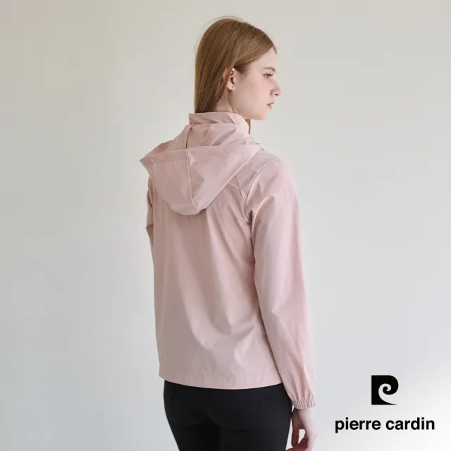 【pierre cardin 皮爾卡登】休閒服飾 女款 可拆帽透氣防曬連帽外套-橘粉色(6257691-62)