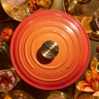 【Le Creuset】典藏琺瑯鑄鐵鍋圓鍋 24 cm(流金火焰橘-百年限定淡金頭-內鍋白)