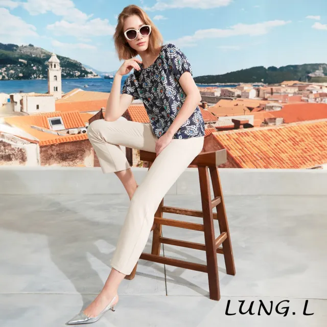 【LUNG.L 林佳樺】LR49A 藍色底格紋花朵短袖棉質女裝上衣(春夏新品 加大尺碼)