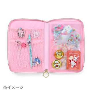 【小禮堂】雙11 Sanrio 三麗鷗 全開式皮質收納包 草莓新聞50週年(平輸品)