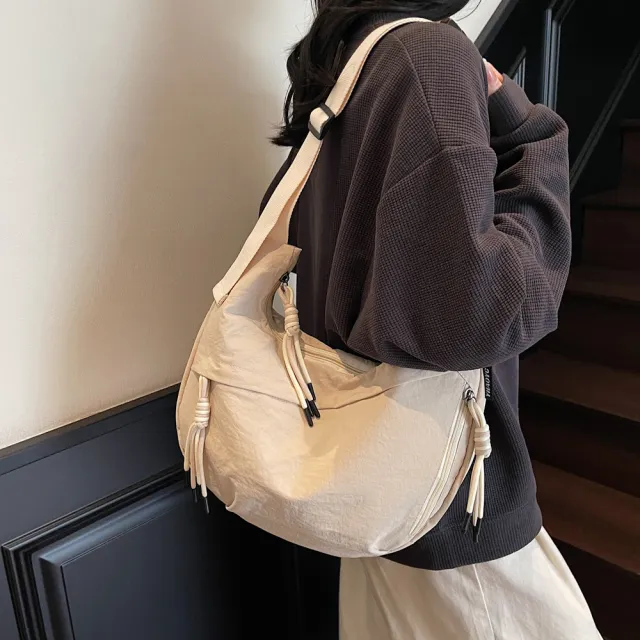 【MoodRiver】日式 斜背包 單肩包 側背包 女生包包 包包 斜跨包 水餃包 半月包 月牙包 肩包 側背袋