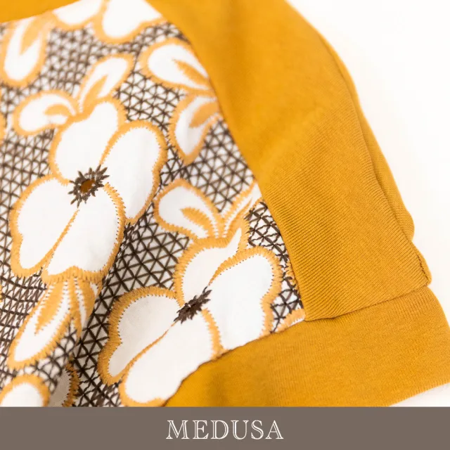 【MEDUSA 曼度莎】現貨-台灣製 焦糖花影立體刺繡上衣（M-XL）｜女休閒上衣 女短袖上衣 蕾絲上衣(601-5320A)