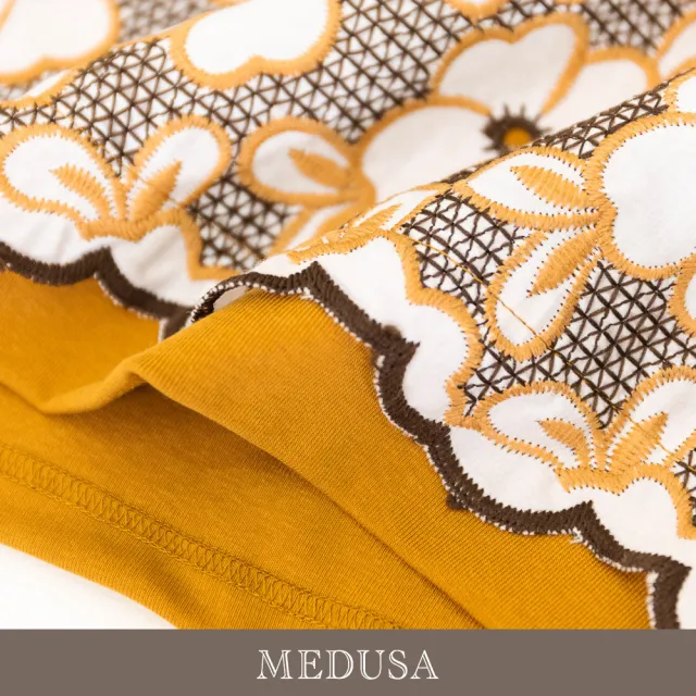 【MEDUSA 曼度莎】現貨-台灣製 焦糖花影立體刺繡上衣（M-XL）｜女休閒上衣 女短袖上衣 蕾絲上衣(601-5320A)