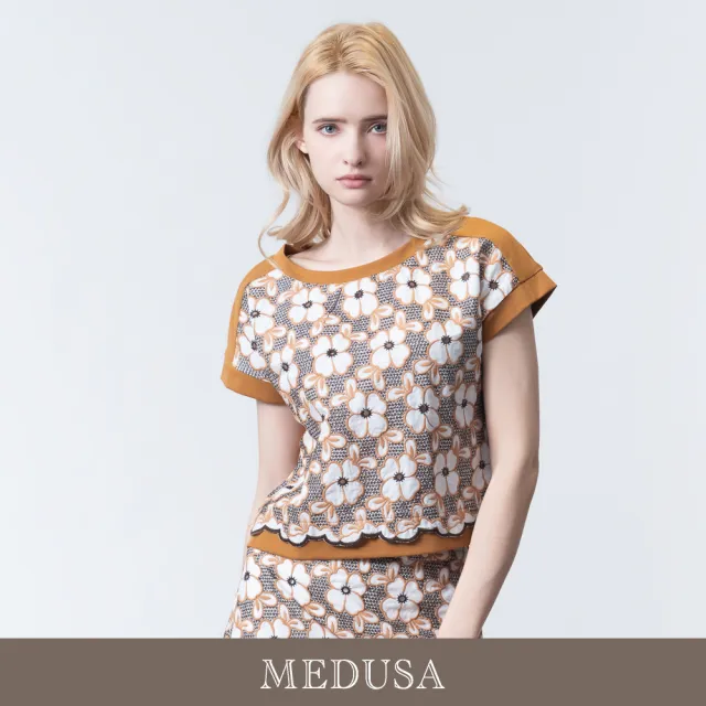 【MEDUSA 曼度莎】現貨-台灣製 焦糖花影立體刺繡上衣(M-XL)|女休閒上衣 女短袖上衣 蕾絲上衣(601-5320A)