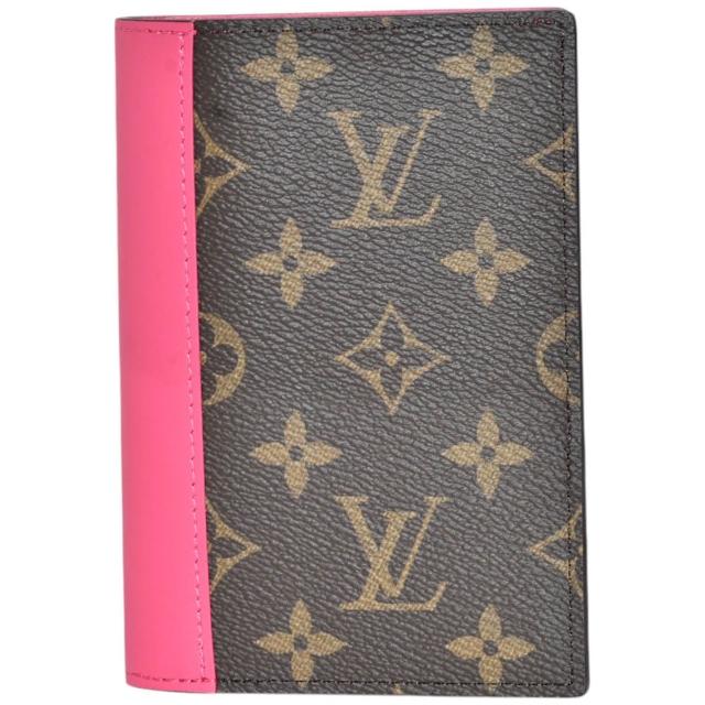 全新 LOUIS VUITTON 路易威登 M12825 Colormania 系列牛皮護照套，採用高質感牛皮製成，咖啡色系與粉紅色系選擇多樣，掀開式設計方便使用，內含6個夾層，適合男女使用，來自歐洲原廠包裝，附原廠防塵袋與包裝盒，是時尚與實用兼具的旅行配件。