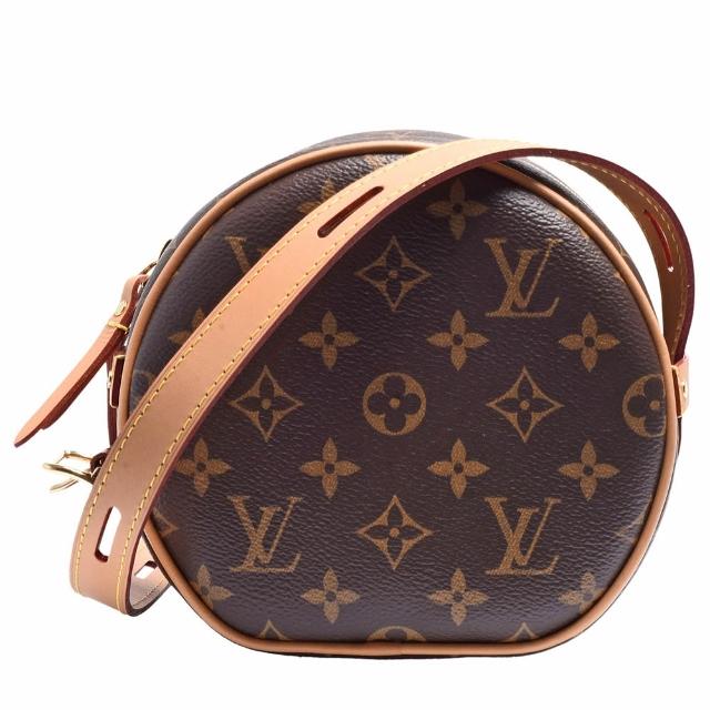 LV LOUIS VUITTON 路易威登 M45578 經典 BOITE CHAPEAU SOUPLE PM 系列 Monogram 帆布斜背圓餅包，咖啡色系設計，採用高品質牛皮與帆布製作，內附布面內袋，拉鍊式開口，適合日常使用，法國原產，歐洲來源，女性設計。