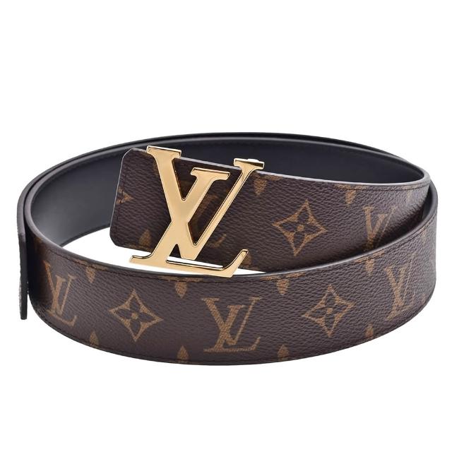 LV LOUIS VUITTON 路易威登 M0566U INITIALES 40 男款 Monogram 帆布字母釦環皮帶，採用經典Monogram帆布與小牛皮材質，咖啡色系與黑色系可選，全長約109公分、寬4公分，搭配原廠防塵套與包裝盒，為您展現高階時尚風格。