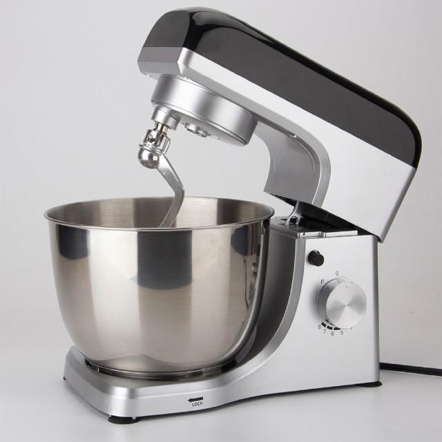 菲仕德和麵機FSD10L為多功能攪拌機,具備和麵出膜、混合攪拌、打發等功能,適閤家庭及商用使用。10L大容量設計,可同時處理多種食材,提升效率。配備主機、面盆、和麵鉤、攪拌槳、打蛋籠等配件,操作簡便,適合烘焙與料理需求。電壓110V,功率601W/800W,穩定耐用。本體尺寸45x28x39cm,重量7kg,提供非人為因素保固,並附說明書。 Felsted菲仕德 攪拌機