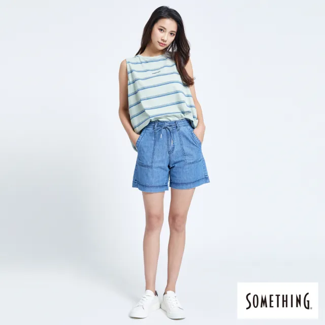【SOMETHING】女裝 NEO FIT綁繩貼袋五分褲(拔洗藍)