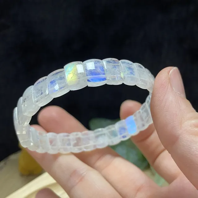 【Cozy 世界水晶原礦與茶】頂級斯里蘭卡白月光手排 9.9mm 45-2(散發柔和的氣息 增加愛情運)