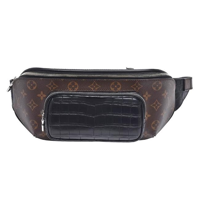 LV LOUIS VUITTON路易威登 P01610 帆布印花帆布拼接鱷魚皮革腰包 這款LV LOUIS VUITTON P01610腰包以黑色系為主色,外層採用帆布與鱷魚皮革拼接設計,展現經典LV風格。內層為布面材質,搭配原廠防塵套與原廠包裝盒,適合日常搭配使用。尺寸為上長30cm X 下長23cm X 高16cm,寬4cm,背帶可調長84cm,輕便實用。來自法國製造,適合女性使用,拉鍊式開口設計,方便取放物品。