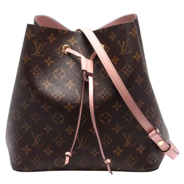 LV LOUIS VUITTON 路易威登 M44022 Neonoe系列水桶包，以經典Monogram帆布印花為主設計，搭配牛皮鑲飾與束口造型，展現優雅與時尚感。咖啡色系的外觀適合多種場合搭配，可拆式背帶設計讓您自由選擇斜背或肩背方式。內附布面內袋，方便收納小物。原廠防塵套與品控卡齊全，為歐洲真品平行輸入，品質有保障。尺寸為22x27x26cm，輕便實用，適合日常出勤與休閒使用。