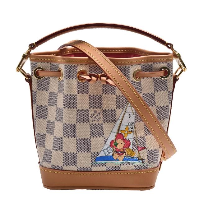 LV LOUIS VUITTON路易威登 N40511 限量吉祥物揚帆出海 Nano Noé Damier 帆布束口手提/斜背水桶包 全新 LOUIS VUITTON 路易威登 N40511 限量版 Nano Noé Damier 帆布水桶包,白色系設計,兩用款式可手提或斜背,配有原廠防塵套與背帶,適合日常出門使用,輕便實用。