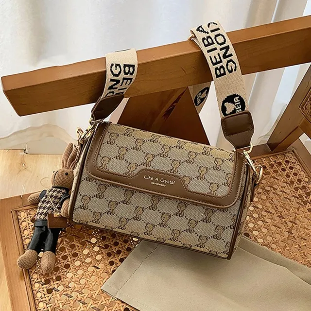 【巴黎精品】極速出貨 側背包皮革肩背包托特包帆布包波士頓包隨身女包包(可愛小熊花紋寬肩帶a1ev48)