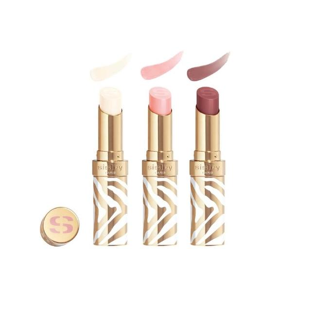 SISLEY希思黎植物水光粉漾潤唇膏，以天然植物成分為基底，提供雙重保濕修復效果，讓雙唇保持水潤柔滑。其輕盈質地易於上色，並能延長持妝時間，同時富含營養成分，呵護唇部肌膚，改善乾裂與暗沉問題。適合日常使用，打造自然放電的水潤唇妝。
