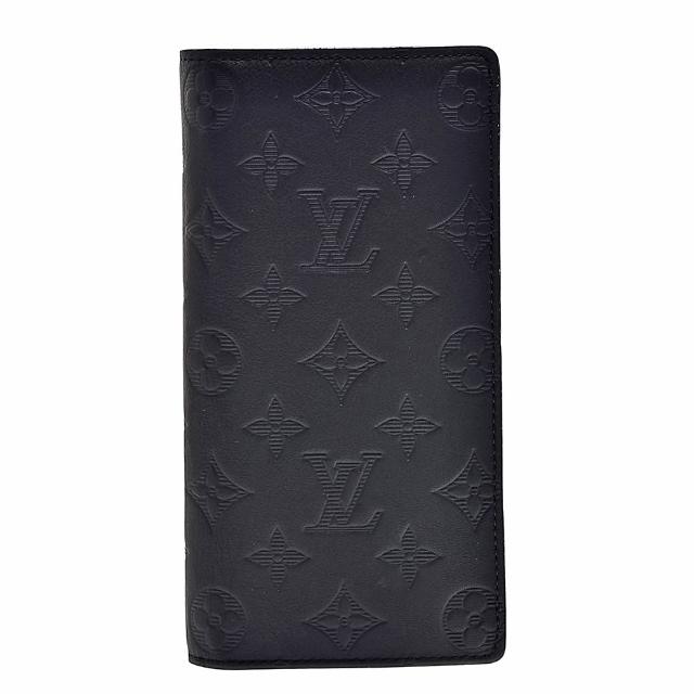 LV LOUIS VUITTON 路易威登 M62900 經典 BRAZZA Shadow 小牛皮折疊長夾，黑色系設計，簡約時尚。外層與內層均為高質小牛皮，觸感柔滑且耐用。採用掀開式開口，方便取放物品。內部有20以上夾層，並附有1個內袋，適合日常使用。原廠防塵套與包裝盒完整，來自法國歐洲原廠，適合女性使用。