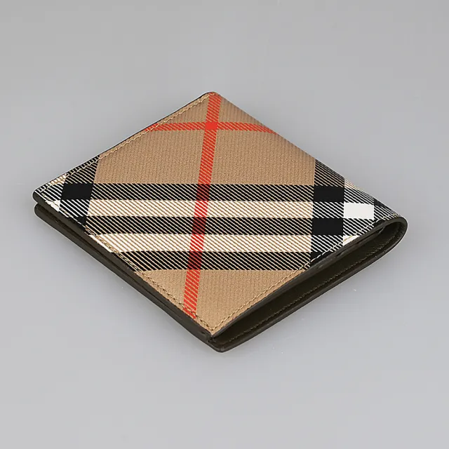 【BURBERRY 巴寶莉】BURBERRY 不敗格紋塗層帆布6卡對折短夾(米沙棕x內裡棕綠)
