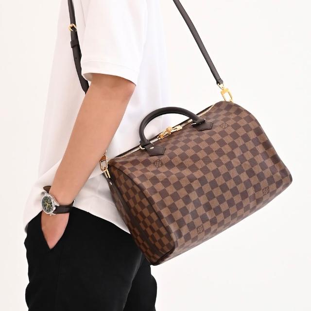 這款 LV LOUIS VUITTON 路易威登 N40590 SPEEDY BANDOULIERE 30 是一款經典棋盤格紋兩用波士頓包，全新未使用，附原廠防塵袋與專櫃購買證明影本。外層為高品質帆布，內層為布料，尺寸為 30x17x21 公分，提把高度 9.5 公分，背帶長度可調 98-110 公分，適合男、女使用。拉鍊式開口設計，內有 1 個內袋，方便收納日常用品。產地為法國，商品內含隱藏防偽晶片或序號，確保正品。
