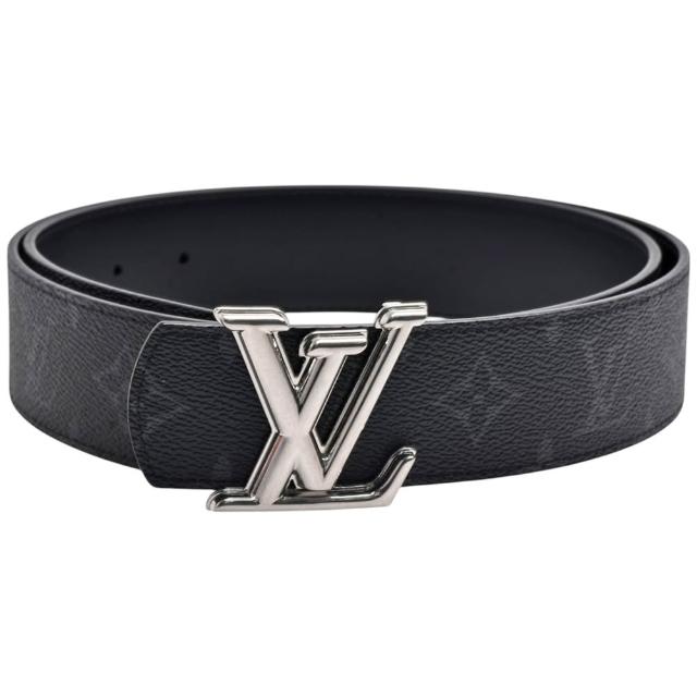 LV LOUIS VUITTON 路易威登 M8846T Dimension 40 經典 Eclipse 帆布銀釦雙面腰帶/皮帶，全新未使用，採用高階牛皮與帆布材質，黑色與灰色雙色選擇，適合女性佩戴，歐洲原廠出品，附原廠包裝盒與防塵套，時尚百搭，展現品牌經典風格。