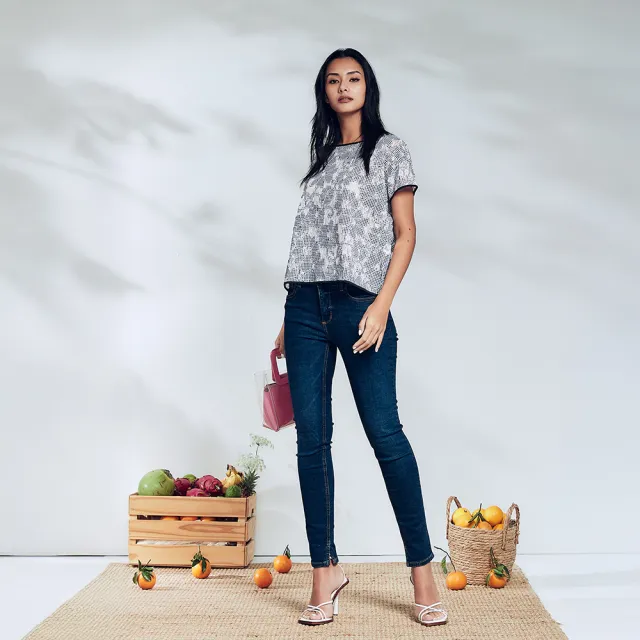 【ICHE 衣哲】Cop.Copine法式灰調香氛蕾網印花短袖造型上衣