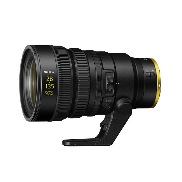 Nikon 尼康 Z 28-135mm F/4 PZ 是 NIKKOR Z 系列高階電動變焦鏡頭，重量約 1000g~1500g，支援廣角變焦、望遠變焦及廣角望遠功能，完美適用於 Nikon Z-Mount 無反相機。公司貨由總代理國祥貿易公司提供 1 年保固（僅限鏡頭本體，不含配件）。隨附配件包括 LC-95B 前鏡頭蓋、LF-N1 後鏡頭蓋、HB-116 鏡頭遮光罩及 CL-C5 鏡頭袋，適合專業攝影師捕捉多樣畫面。