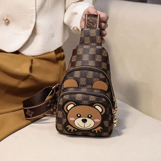 【巴黎精品】胸背包皮革胸包側背包肩背包帆布包波士頓包隨身女包包(小熊棋盤格2色a1ev7)