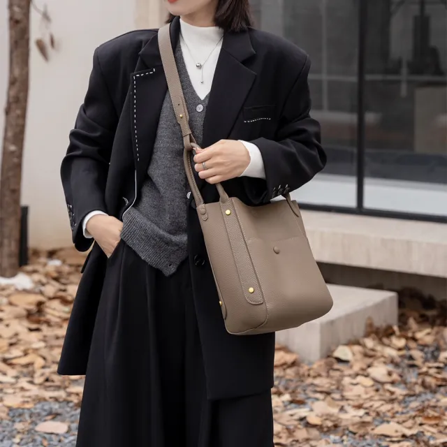 【Urban & Chic】雙11 輕奢通勤真皮女包｜肩背手提兩用水桶包｜高級感百搭款｜贈收納短夾