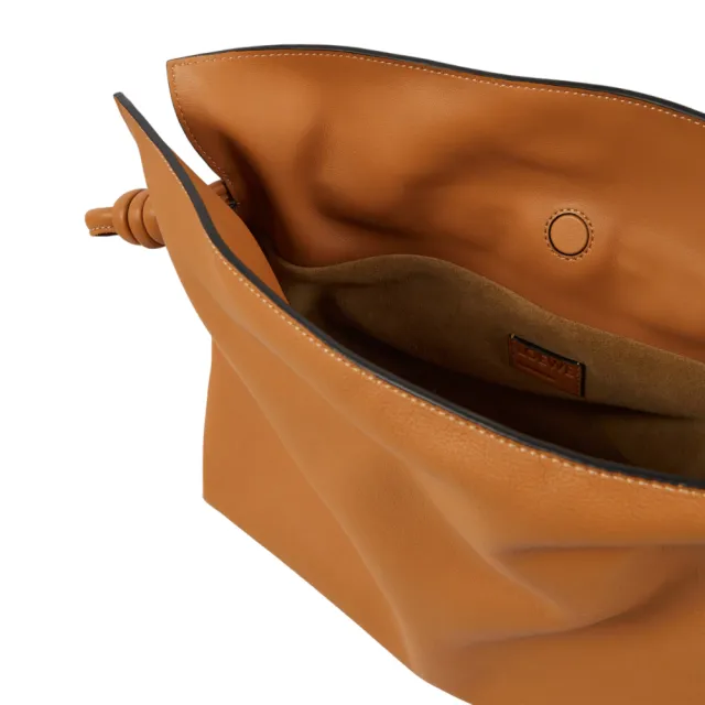 【LOEWE 羅威】全新福利品 Flamenco Clutch 中款 納帕小牛皮 手拿包 肩背包 斜背包 暖沙色