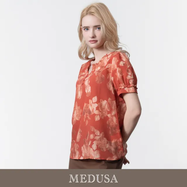 【MEDUSA 曼度莎】現貨-橘紅花卉小荷葉領雪紡上衣（M-2L）｜女長版上衣 女休閒上衣 雪紡上衣(601-37501)