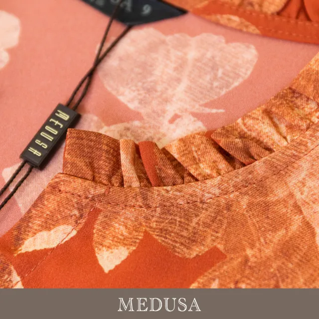 【MEDUSA 曼度莎】現貨-橘紅花卉小荷葉領雪紡上衣（M-2L）｜女長版上衣 女休閒上衣 雪紡上衣(601-37501)