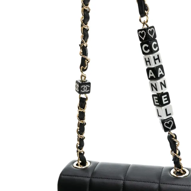 【CHANEL 香奈兒】經典菱格紋雙C LOGO 小羊皮金釦黑白方塊鏈帶翻蓋斜背包/骰子包(黑色)