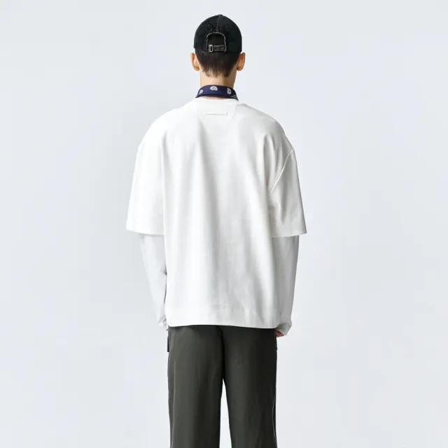 【ARVOpm】男女同款 白色拉鍊口袋假兩件寬版T恤00202410110(指定品限時5折)