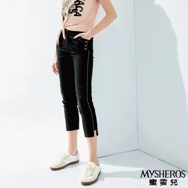 【MYSHEROS 蜜雪兒】休閒造型八分褲 前釦拉鍊後鬆緊 側邊鈕釦縫線 褲腳開杈設計(黑)
