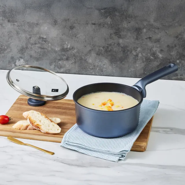 【CorelleBrands 康寧餐具】WORLD KITCHEN 藍寶石鑄造不沾單柄鍋18cm-含蓋+平煎鍋20cm